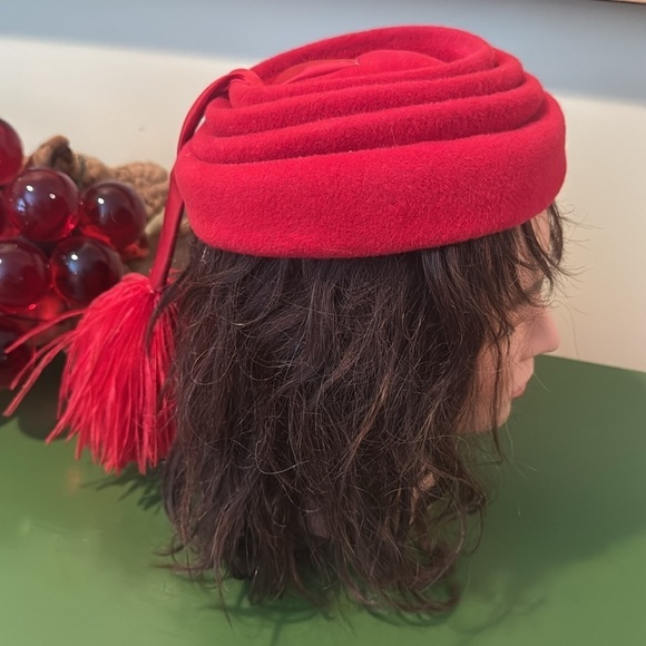 Burdines Vintage red wool hat withh red feathers - Picture 4 of 7